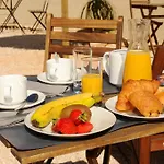Les Mimosas 호텔 2*