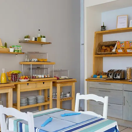 Отель Les Mimosas 2*